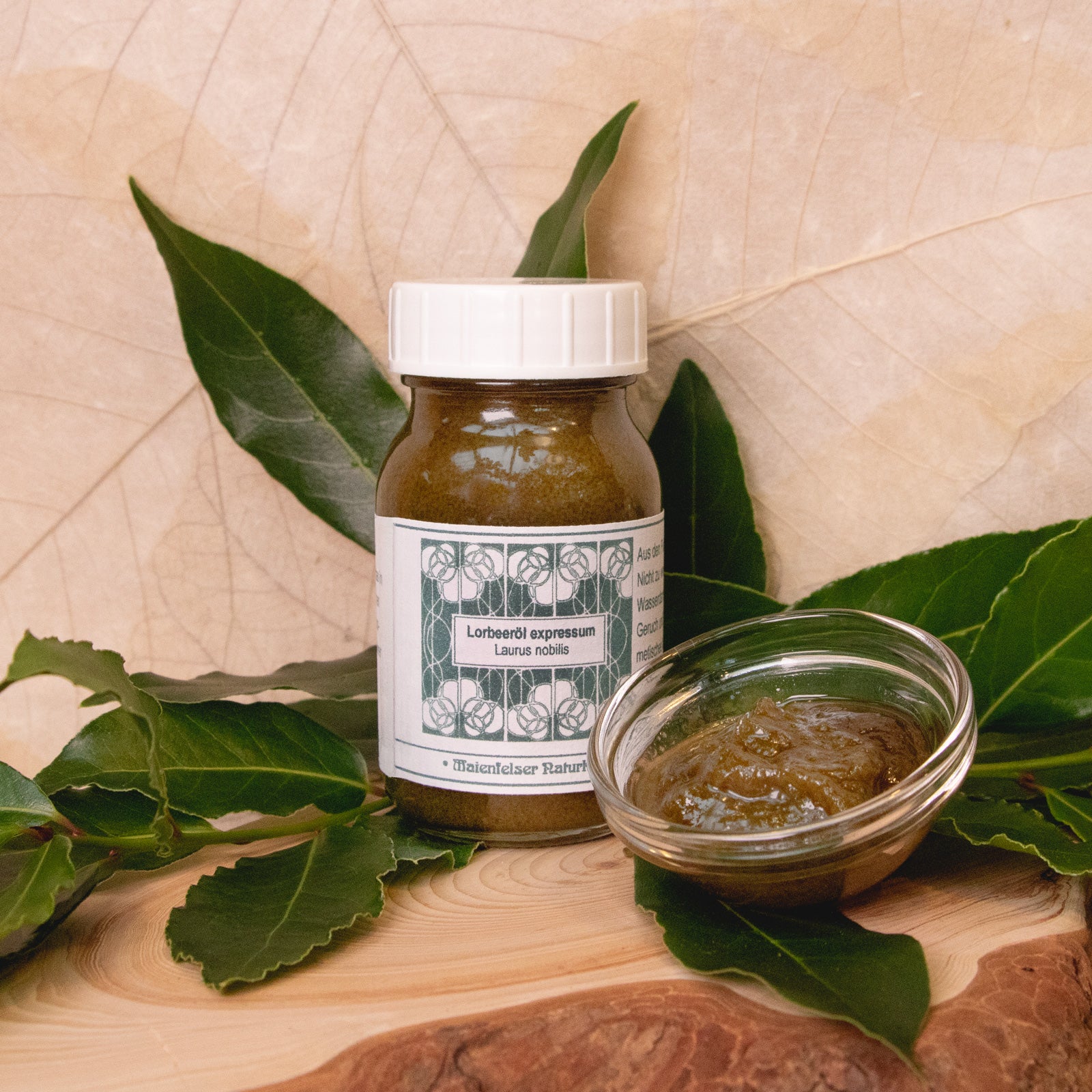 Laurel oil expressum